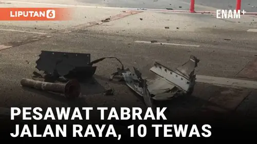 VIDEO: Ngeri! Pesawat Jatuh Tabrak Motor dan Mobil di Jalan Raya