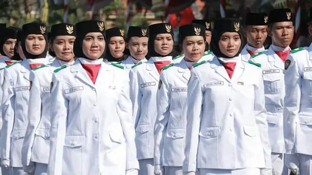 6 Potret Semarak Upacara HUT Ke-74 RI di Surabaya