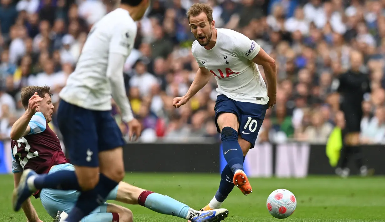 Harry Kane dkk total melepaskan 21 tembakan, namun hanya 8 di antaranya yang tepat sasaran. (AFP/Glyn Kirk)
