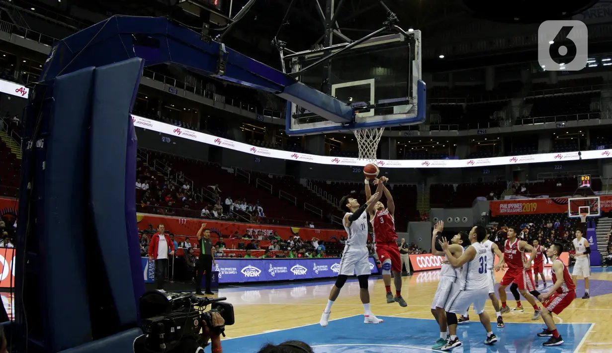 Pebasket Indonesia, Kaleb Ramot, saat melawan Thailand pada SEA Games 2019 di Mall Of Asia Arena, Manila, Filipina, Rabu (4/12/2019). Indonesia kalah 76-98 dari Thailand. (Bola.com/M Iqbal Ichsan)