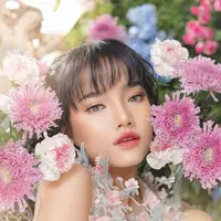 Tampil dengan makeup flawless, Fuji terlihat makin menawan. Bahkan tak sedikit netizen yang memujinya mirip dengan salah satu peri dari negeri dongeng, Tinkerbell versi dunia nyata.(Liputan6.com/IG/@fuji_an)