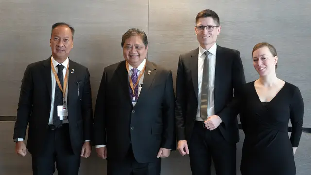 Menteri Koordinator Bidang Perekonomian Airlangga Hartarto bertemu dengan  (Federation of European Sporting Goods Industry) di sela-sela the 10th ASEAN-EU Business Summit yang diselenggarakan di Brussel. (Selasa 13/12/2022). (Dok Kemenko Perekonomian)