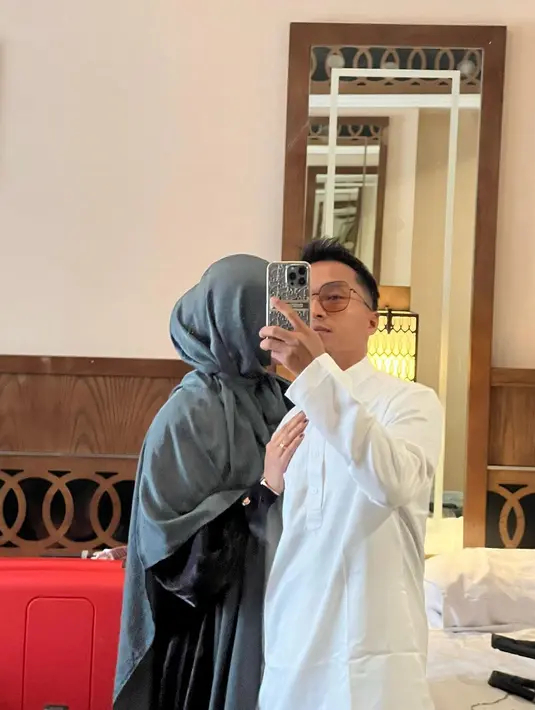 Banyak yang menyebut Taqy beruntung punya istri secantik Sherel. [Instagram.com/sherel_thalib]