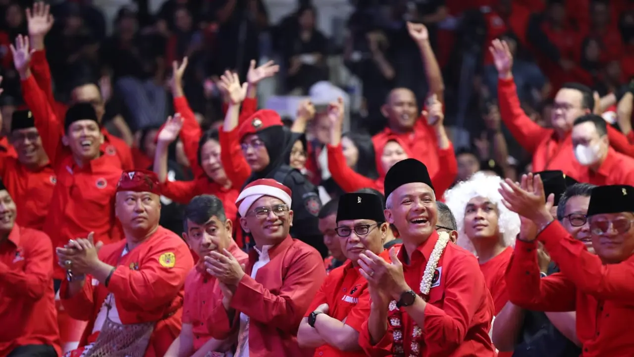 Bakal calon presiden dari PDI Perjuangan Ganjar Pranowo hadiri Konsolidasi Akbar Pemenangan Pemilu Legislatif dan Pemilu Presiden 2024 yang digelar DPD PDIP DKI Jakarta di Hall Basket Senayan, Jakarta, Minggu (4/6/2023). (Bachtiarudin Alam/Merdeka.com)