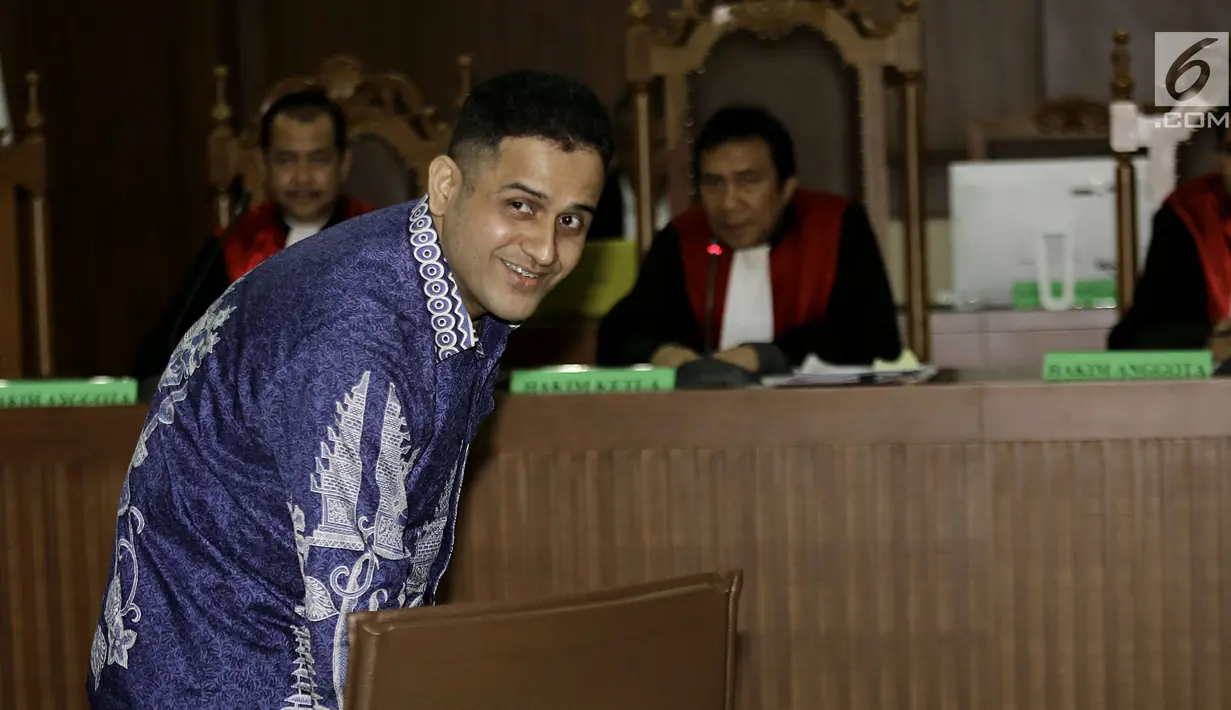 Nazaruddin jelang memberi kesaksian untuk Choel Mallarangeng di Pengadilan Tipikor, Jakarta, Senin (29/5). Nazaruddin menjelaskan pembangunan wisma atlet ditangani Grup Permai sejak 2009. (Liputan6.com/Helmi Afandi)