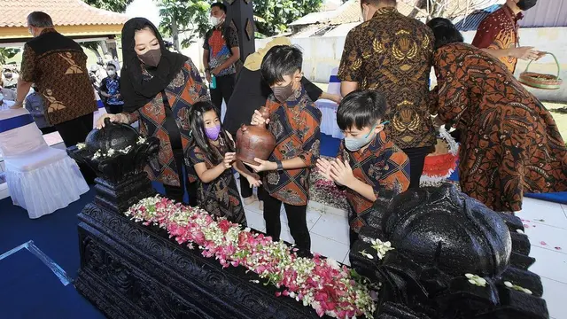 7 Potret Aliya Rajasa Liburan dari Magelang Hingga Pacitan Bersama Keluarga