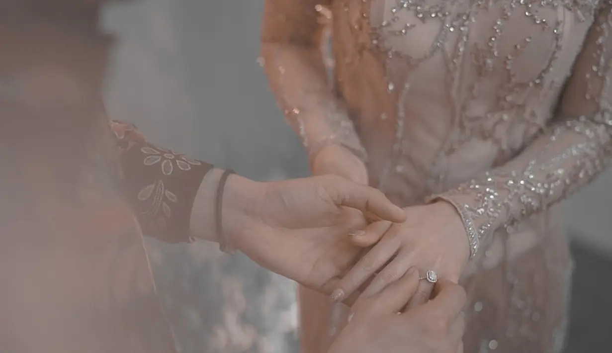 Sebelum mengenalkan sosok Citra ke keluarga, sahabat dan publik, Ifan sudah lebih dulu meminta Citra untuk menjadi pasangan hidupnya. Ia pun kala itu sudah merencanakan hal serius bersama perempuan pilihannya itu. (Instagram/ifanseventeen)