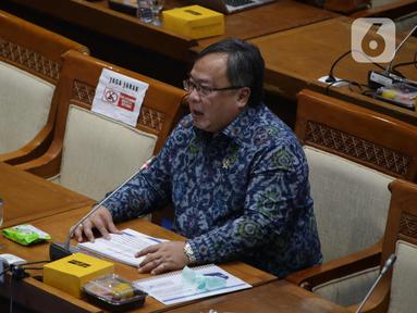 Menristek/Kepala BRIN, Bambang Brodjonegoro mengikuti rapat kerja dengan Komisi VII DPR di Kompleks Parlemen, Senayan, Jakarta, Selasa (30/3/2021). Rapat kerja tersebut membahas tentang progres kelembagaan BRIN sesuai amanat UU nomor 11 Tahun 2019 tentang Sisnas Iptek. (Liputan6.com/Angga Yuniar)