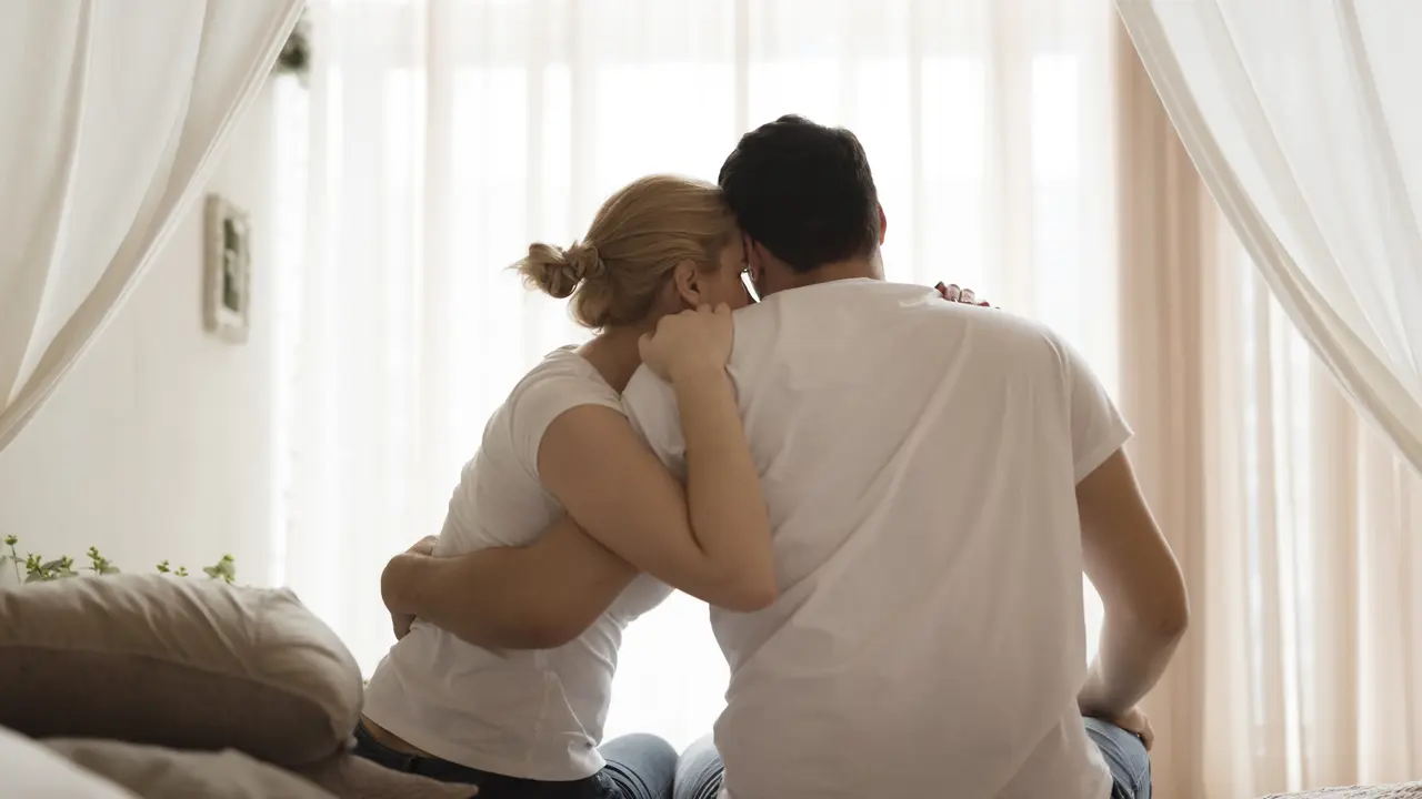 <a href="https://www.freepik.com/free-photo/adorable-young-couple-together-love_6654027.htm">Image by freepik</a>