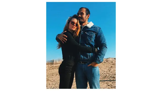 Potret Ario Bayu dan Istri Bulenya yang Selalu Romantis