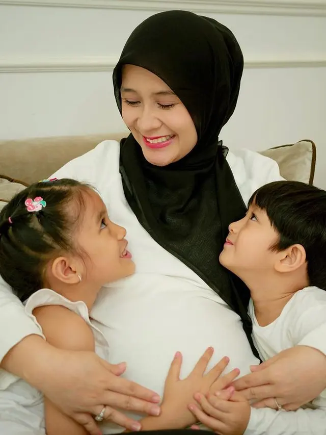 Ryana Dea hamil anak ketiga