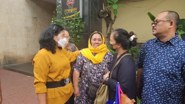 Tangis Istri Sopir Taksi Online yang Dibunuh Anggota Densus 88 di Depok Sulit Mencari Keadilan