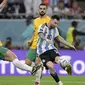 Lolos dari fase grup dengan status juara Grup C, Argentina berjumpa Australia di babak 16 besar (3/12/2022). Lionel Messi kembali mencetak 1 gol dalam laga yang berkesudahan 2-1 untuk kemenangan Tim Tango. (AFP/Juan Mabromata)