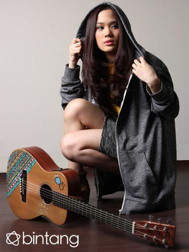 Lirik Lagu Sheryl Sheinafia Ft Ariel Noah Kutunggu Kau Putus News Entertainment Fimela Com