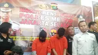 Dua orang pelaku pembunuhan wanita di Mampang, Jakarta Selatan bernama Yustian (24) dan Nissa Regina (17) tiba di Mapolres Metro Jakarta Selatan.