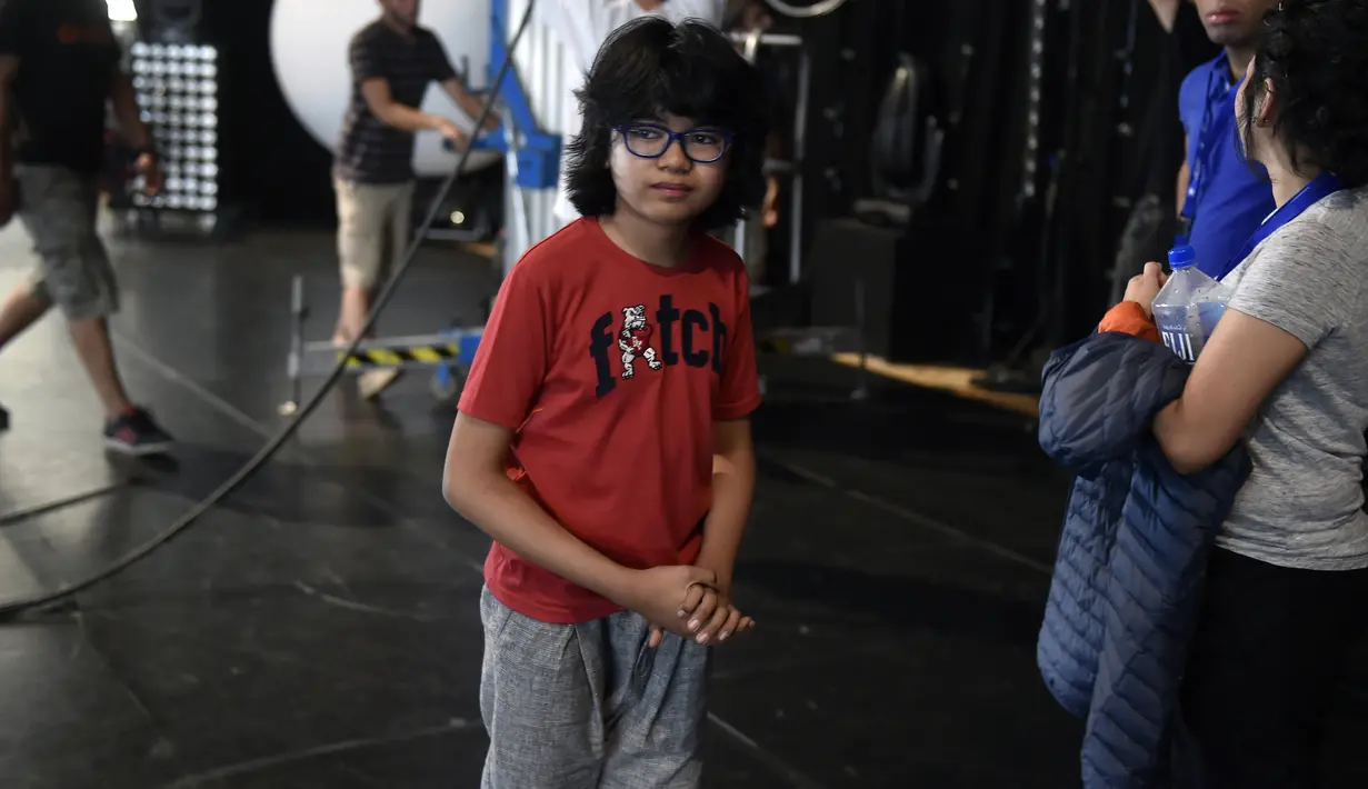 Pianis belia asal Indonesia, Joey Alexander (12) usai latihan bermain piano di Prancis, 10 Agustus 2015. Di usianya yang masih belia, Joey pernah tampil di berbagai pentas musik bergengsi di Amerika dan Eropa.  (AFP PHOTO/PASCAL Pavani)