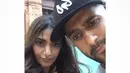 "Menggelar pesta pernikahan di luar negeri membutuhkan uang yang banyak. Aku tak ingin menghamburkannya," tutupnya. (Foto: instagram.com/anandahuja)