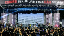 Acara yang digelar sebagai peringatan Hari Hak Asasi Manusia (HAM) dan Hari Antikorupsi Sedunia (Hakordia) tersebut menyuarakan desakan kepada pemerintah serta aparat hukum dalam penyelesaian kasus-kasus pelanggaran HAM di Indonesia. (Liputan6.com/Faizal Fanani)