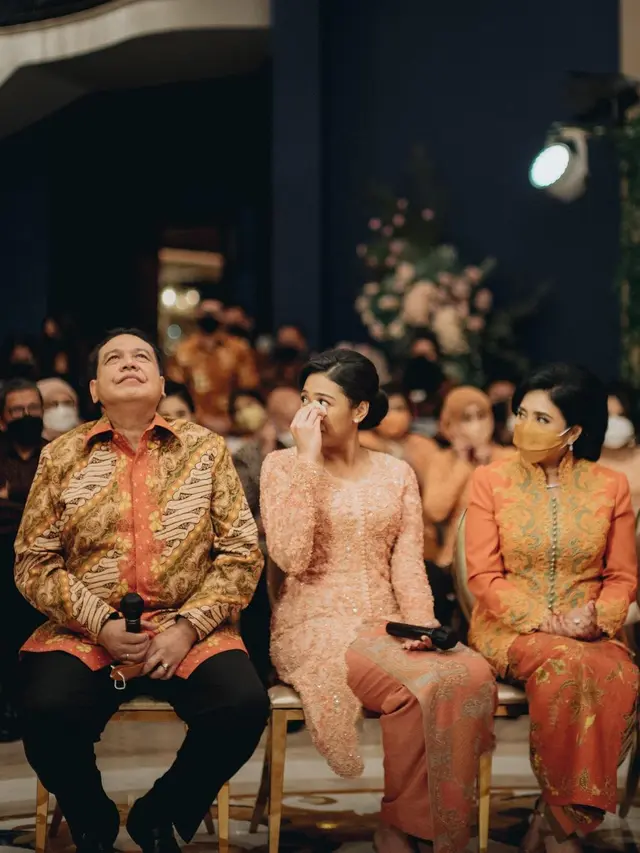 8 Momen Lamaran Putri Tanjung dan Guinandra Jatikusumo, Penuh Haru Bahagia