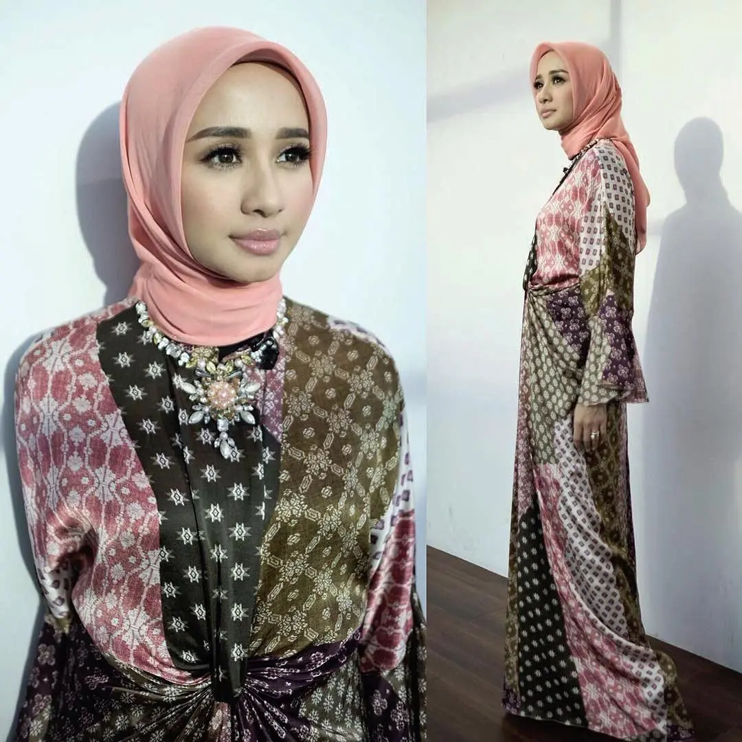Gaya hijab segi empat ala Laudya Cynthia Bella. (Sumber Foto: alvasus/Instagram)