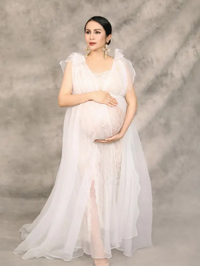 7 Gaya Momo Geisha saat Lakukan Maternity Shoot, Tampil Menawan