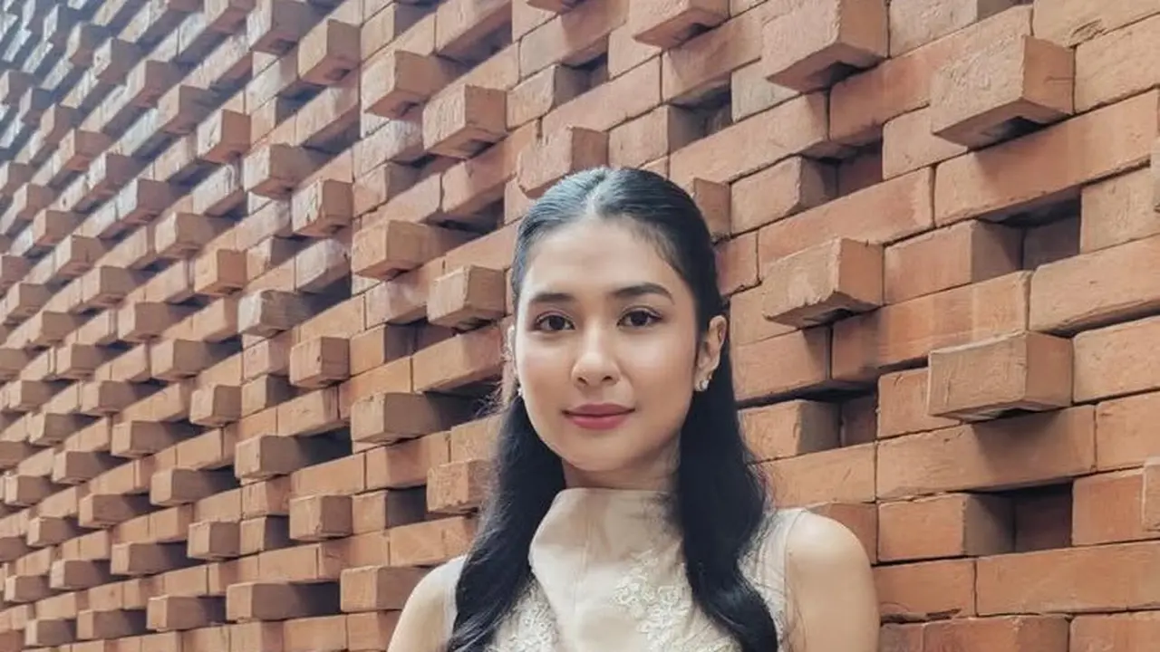Mikha Tambayong saat Hadir Lamaran Syifa Hadju dan El Rumi. [@miktambayong]
