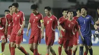 Pemain Korea Utara saat melawan Uzbekistan pada laga PSSI Anniversary Cup 2018 di Stadion Pakansari, (27/4/2018). Korea Utara bermain imbang 2-2 dengan Uzbekistan. (Bola.com/M Iqbal Ichsan)