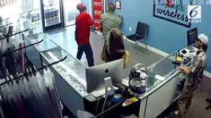 Sebuah rekaman video pemukulan yang dilakukan seorang pria terhadap pengunjung toko ponsel di Lincolnton. Ia kesal karena pengunjung tersebut menatap bokong kekasihnya.