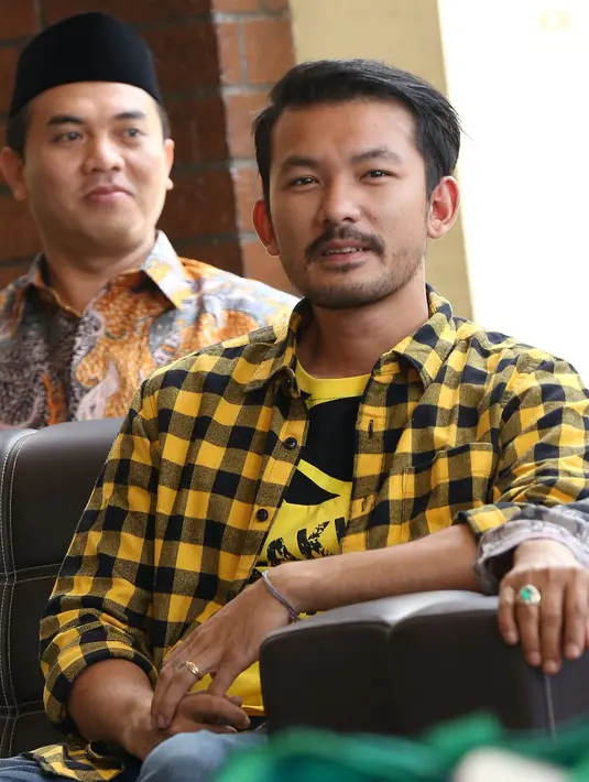 'Pengalaman unik harus naikin sapi, sapinya agak ngamuk. deg-degan juga pas syuting sapinya putus, lari ke perumahan' ujar Rio Dewanto saat acara Extra Joss Qurban 1 Milyar, Jakarta Pusat, Senin (21/9/2015). (Wimbarsana Kewas/Bintang.com).