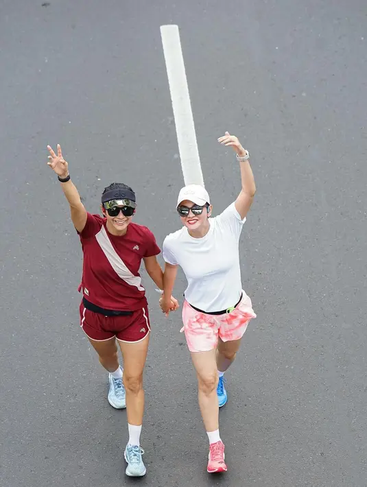 Di akhir tulisannya, Ririn berdoa agar mereka selalu sehat. "Sehat-sehat selalu buat kita dan semua yg liat photo kita ini," tutup istri Ibnu Jamil itu. [Foto: Isntagram/ririnekawati]
