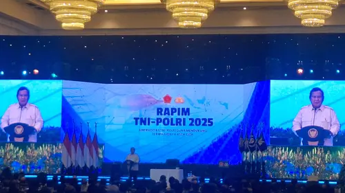 Presiden Prabowo Subianto menghadiri acara Rapim TNI-Polri 2025. Dalam acara tersebut, Prabowo memberi pengarahan secara tertutup. (Liputan6.com/Lizsa Egeham)