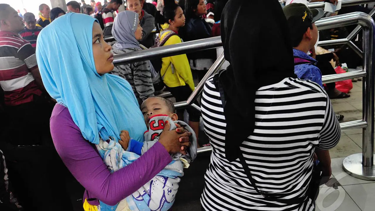 Arus Balik Mulai Padati Stasiun Senen