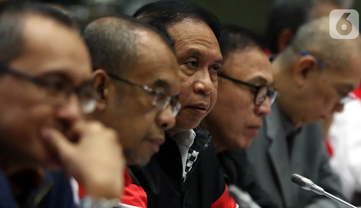 Menteri Pemuda dan Olahraga Zainuddin Amali mengikuti rapat kerja dengan Komisi X DPR di Kompleks Parlemen, Senayan, Kamis (7/11/2019). Rapat kerja membahas rencana program prioritas di Kementerian Pemuda dan Olahraga tahun 2020 serta pertimbangan naturalisasi atlet. (Liputan6.com/Johan Tallo)