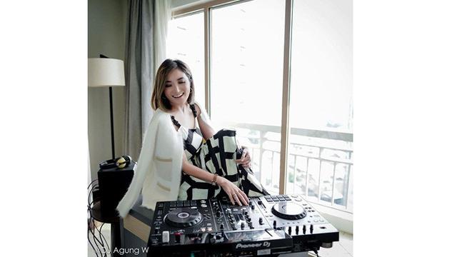 Lama Vakum, Ini 7 Potret Terbaru Kiki Amalia yang Masih Betah Sendiri