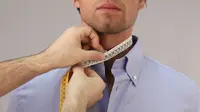 Para pria, coba ukur lingkar leher Anda. Jika lebih dari 38,8 cm ada baiknya memeriksakan diri ke dokter untuk menghindari penyakit jantung. (Foto: neronote.com)