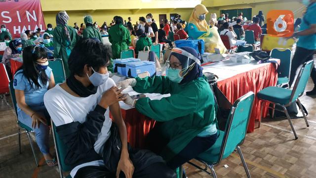 Rencana vaksin COVID-19 berbayar pada 2024 mendapat respons dari berbagai pihak