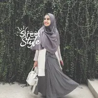 Street style artis cantik berhijab. (Instagram/zaskiasungkar)