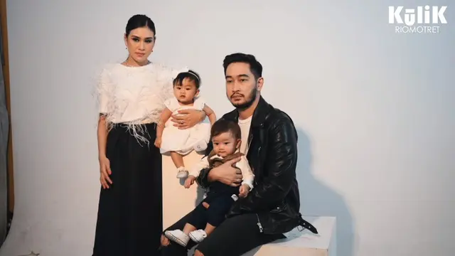 7 Pemotretan Syahnaz dan Jeje Bersama Si Kembar, Outfitnya Ditaksir Rp 4 Miliar