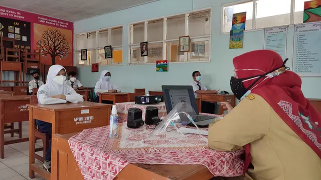 Uji coba pembelajaran tatap muka (PTM) terbatas di Kota Bogor.
