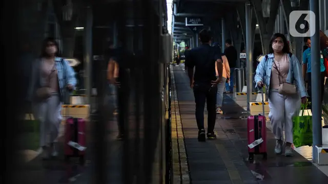 PDIP Lepas Pemudik Gratis Naik 9 Gerbong dari Stasiun Pasar Senen