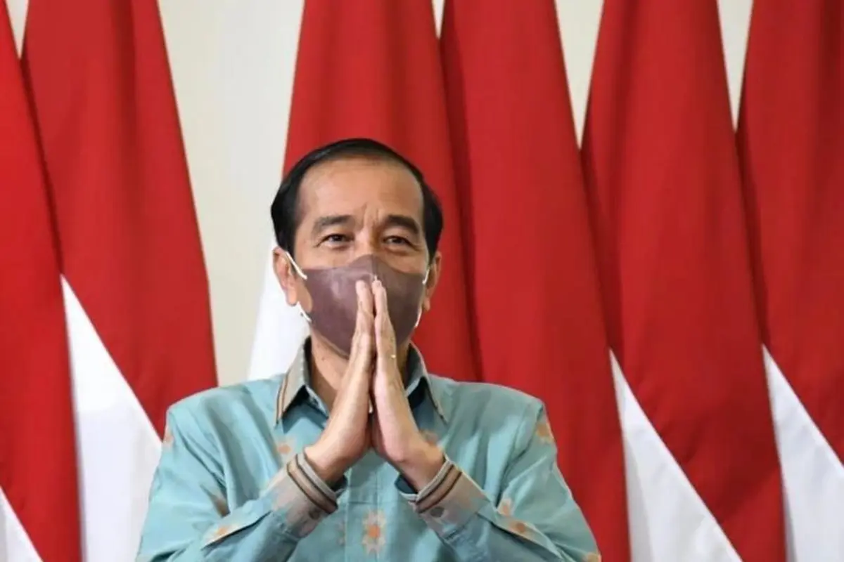 Jokowi Longgarkan Aturan Wajib Masker di Ruang Terbuka, Bagaimana di Pesawat dan KRL?
