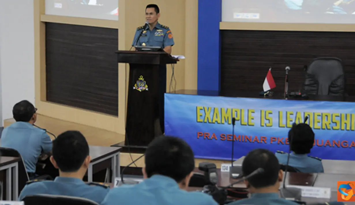 Citizen6, Cipulir: apuspen TNI Laksamana Muda TNI Iskandar Sitompul, memberikan ceramah pembekalan kepada para Pasis Dikreg Seskoal Angkatan ke-50 TA 2012 di Gedung Ciptadi Seskoal, Cipulir Jakarta Selatan, Kamis (2/8). (Pengirim: Badarudin Bakri)