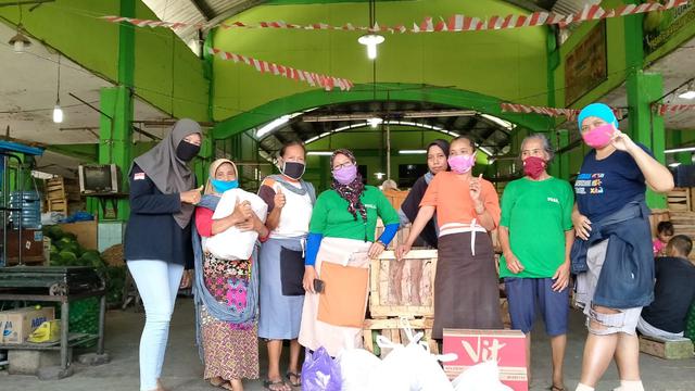 Dapur Umum Rakyat Bantu Rakyat Buruh Gendong Yogyakarta