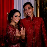 Setelah menikah, kebahagiaan terlihat jelas di mata Andien dan Irfan Wahyudi (Wimbarsana/Bintang.com)