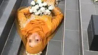 Kontroversi Konsep Foto Gaun Pengantin di Kuburan