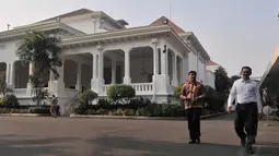 Plt Gubernur DKI Basuki Tjahaja Purnama (Ahok) mengatakan dipanggil presiden Jokowi ke Istana Merdeka, Jakarta, Jumat (31/10/2014). (Liputan6.com/Herman Zakharia)  