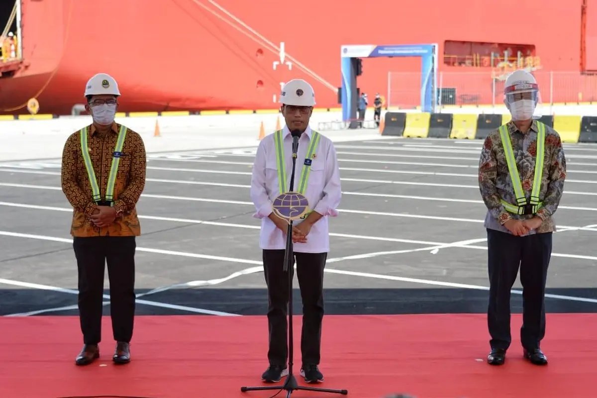 Menteri Perhubungan (Menhub) Budi Karya Sumadi hadir langsung di Pelabuhan Patimban menyaksikan dilakukannya Soft Launching dan Pengoperasian Perdana Pelabuhan Internasional Patimban, Subang, Jawa Barat, Minggu (20/12/2020). (Foto: Kemenhub)