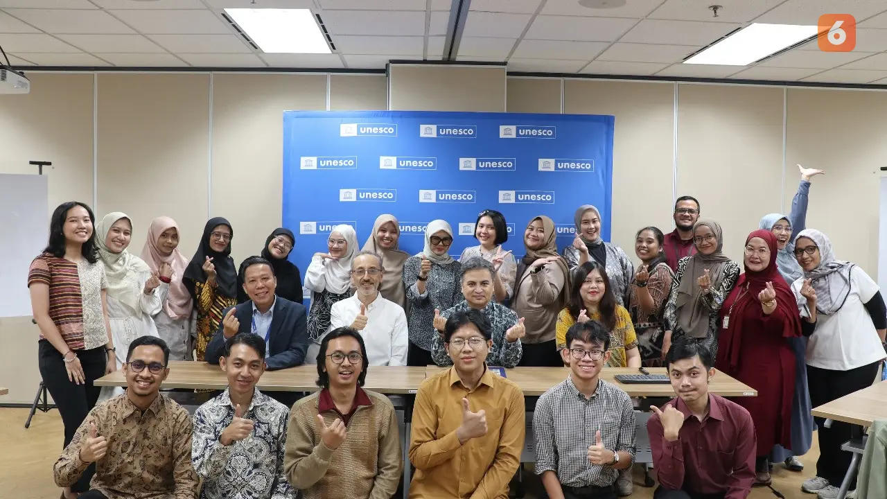 Mahasiswi Program Studi Pendidikan Guru Sekolah Dasar (PGSD) Universitas Nusa Putra angkatan 2022 di program prestisius UNESCO Education Youth Advocate - Young Teacher Network. (Liputan6.com/Istimewa).