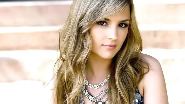 Rachel Leigh Cook