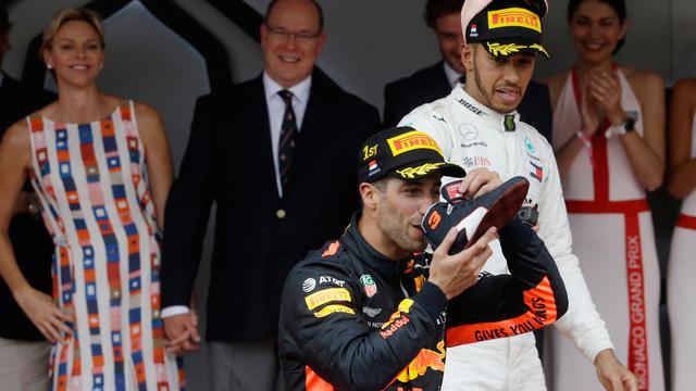 Menang GP Monaco F1, Daniel Ricciardo Minum Sampanye Dari Sepatu